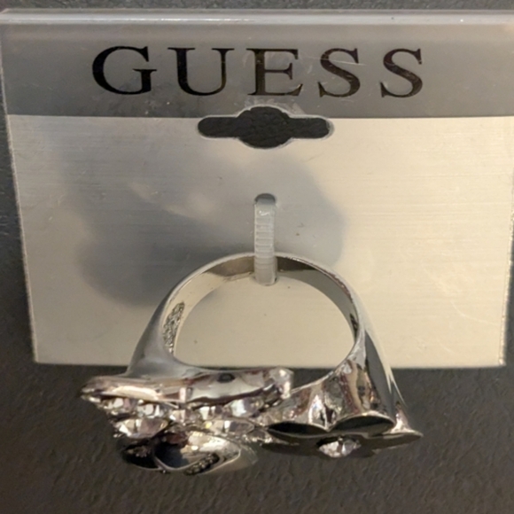 Guess 3 ring circus! Big heart size 7, silver heart size 7½, Tiny Gold ring adju - Picture 7 of 7